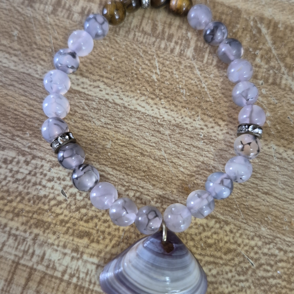 Handmade Natural Seashell and Black Dragon Vein Agate Braclet! - Picture 2 of 8